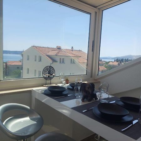 Top Floor Apartment With Sea View Kaštela Buitenkant foto