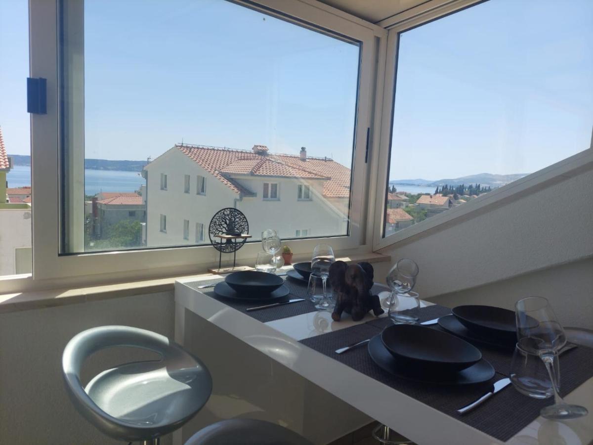 Top Floor Apartment With Sea View Kaštela Buitenkant foto