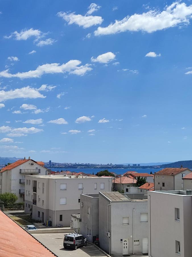 Top Floor Apartment With Sea View Kaštela Buitenkant foto